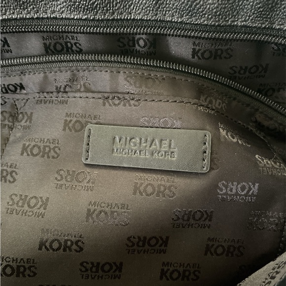 Michael Michael Kors, Signature LRG Black Tote Handles have Trim Wear see pics - Picture 8 of 17